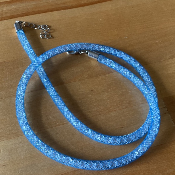NWOT BLUE Net White Crystals Necklace - Picture 2 of 6